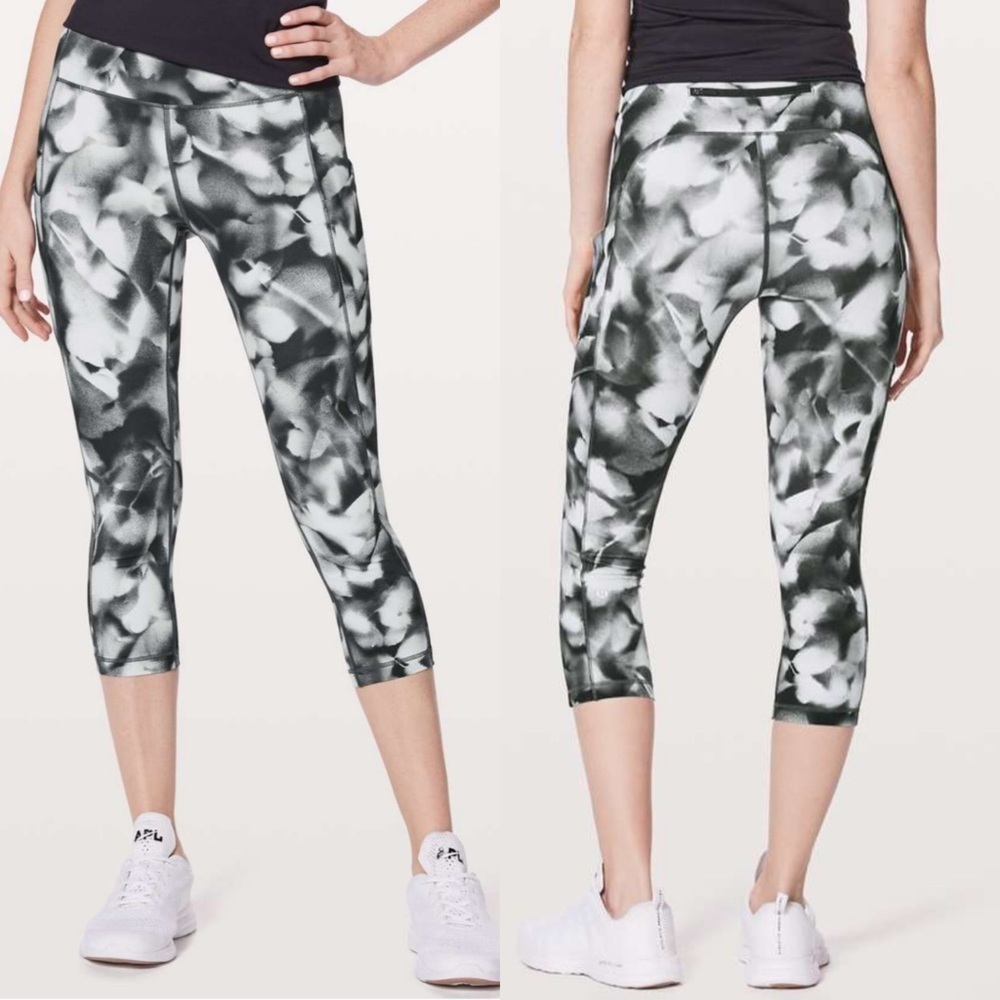 Lululemon Speed Up Crop 21" in Blush Blossom Alpine White Black - Size 6